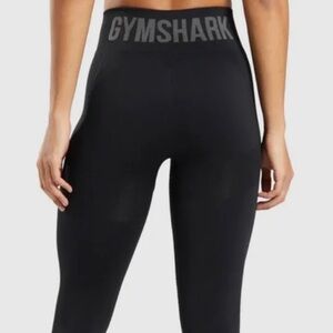GYMSHARK Spell Out Cropped Non Slip Elastic Waistband Black Compression Leggings